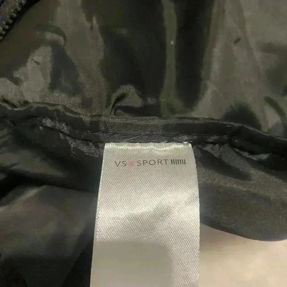 Victorias Secrets Gym Bag with mesh side pockets and straps to carry NWOT - Picture 10 of 12